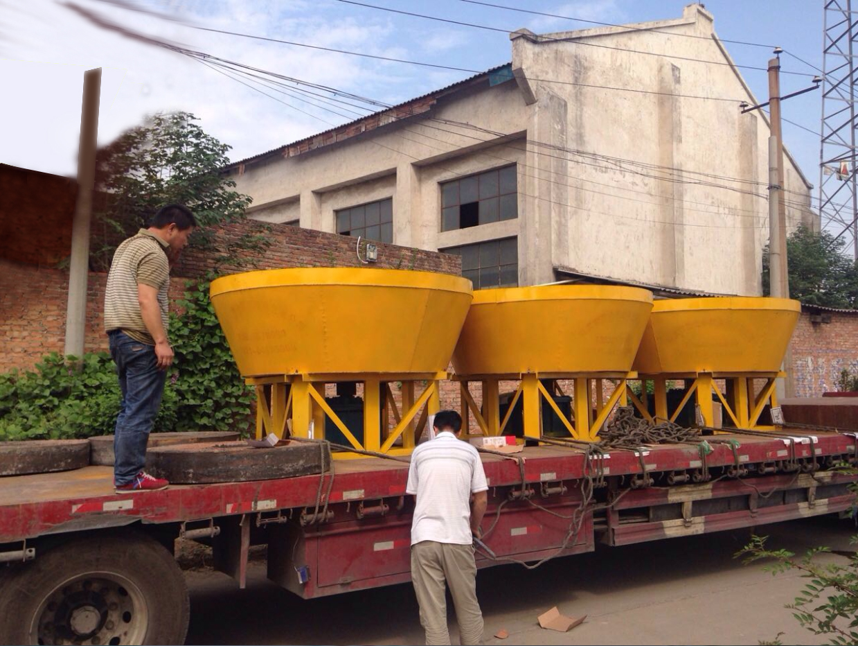 建業(yè)機械1200新型碾金機發(fā)貨現(xiàn)場